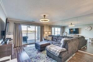 Living Room | Smart TV | Sleeper Sofa | Central Air Conditioning & Heating