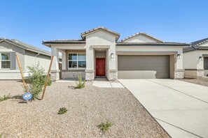 Home Exterior | Putting Green | Keyless Entry