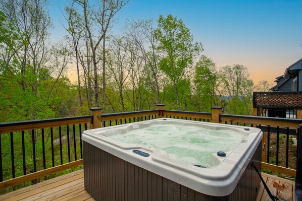 Outdoor spa tub