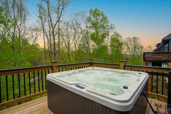 Outdoor spa tub