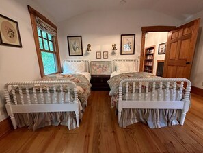 Upstairs twin room. Two extra pullout mattresses under beds to sleep 4 here.