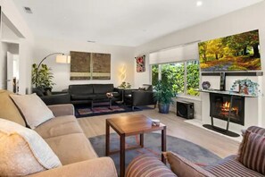 Living Room w/separate TV area