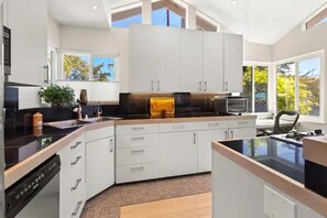 Full Chef's Kitchen