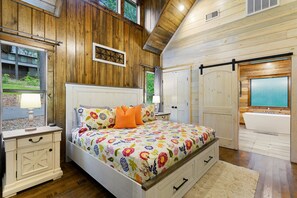 Bedroom w/King Bed
