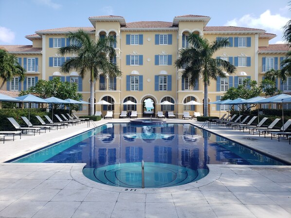 Stunning Villa Renaissance pool