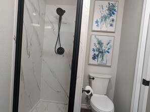 Bathroom 1 - Pic 2