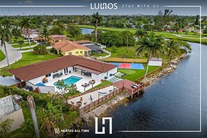 Luxe Getaway: Aerial Views, Court, Lake, Beach, Pool!