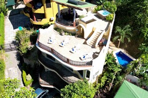 Roof top sun deck and lounge area. Beautiful views!
