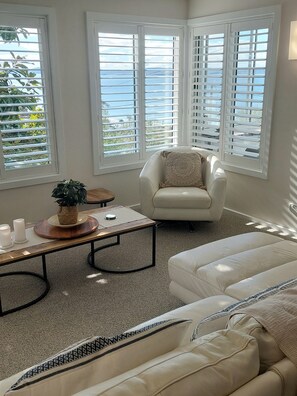 Lounge area middle floor views of the beach