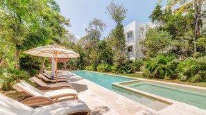 Pack your swimsuit and your vacation crew! Tulum is waiting for you!