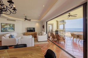 Living Rm w/ covered terrace access