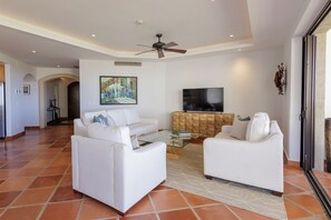 Living Rm w/ Satellite TV