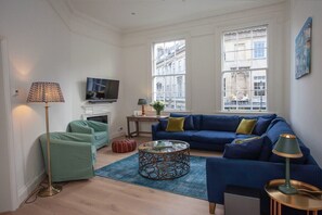 Living Room / Lounge