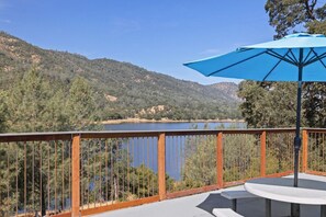 Enjoy panoramic sights of Lake Don Pedro from this oversized balcony—the perfect spot for sunrise coffee or sunset unwinding.