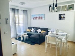 open plan sitting room and dinning area