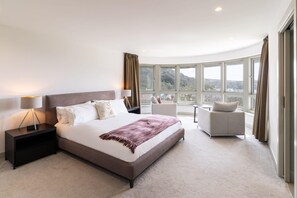The Rafters at Lulworth Cove, West Lulworth - Host & Stay