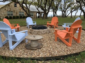 Firepit: kindling, spark and wood provided (*pending Gillespie County burn ban)