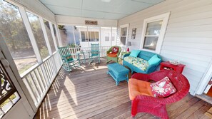 Bonnie-Dune-front-porch