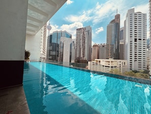 Piscina a sfioro