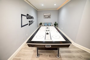 2nd living room with a Hockey Table/ Ping pong table