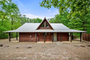This charming cabin is your perfect escape from the hustle and bustle of everyday life. Enjoy the peaceful surroundings and rustic ambiance.