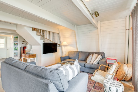 Luxemburg Vacation Rental | 3BR | 1BA | 1,400 Sq Ft | Access Only By Stairs
