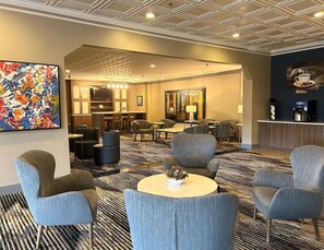 Contemporary Suite: Outdoor Pool and Easy I-270 Access