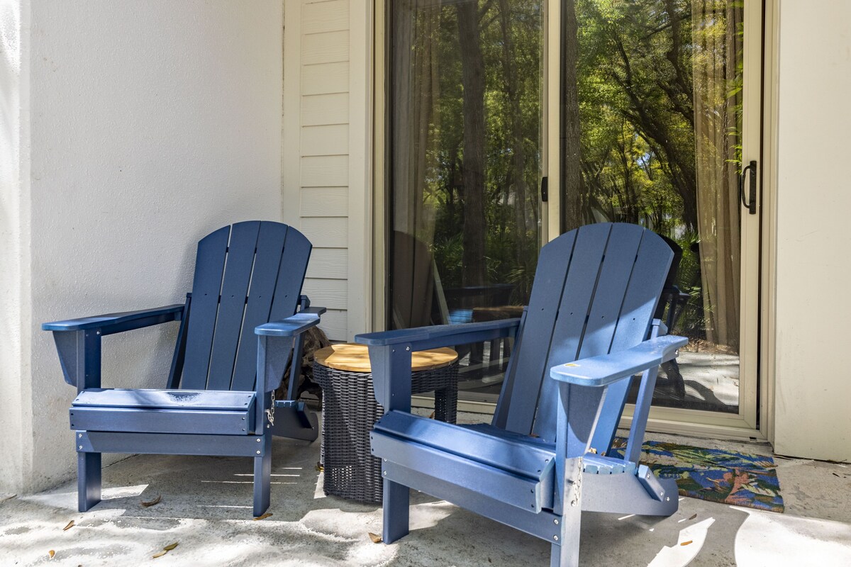 Pup Friendly Condo Steps from Driftwood Beach!