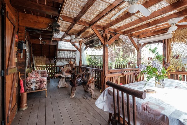 Outdoor dining