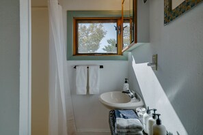 PLEASE READ: The casita bathroom is a tiny one and includes a shower stall that might not suite everyone. Always stocked with Public Goods shampoo, conditioner, body wash, lotion and hand soap and comes complete with fluffy organic cotton towels.