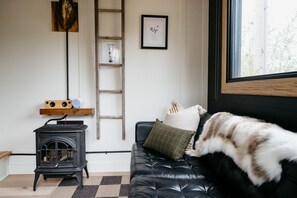 Livingroom w/Fireplace