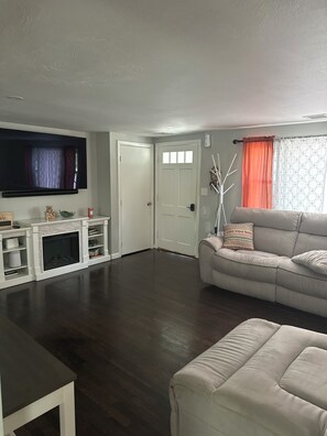 Living area with love seat and recliner on two seats fits 5-6 people 
