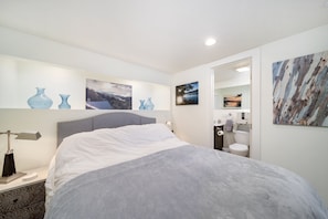 Separate bedroom w/queen size bed & professional photo wall gallery on canvas