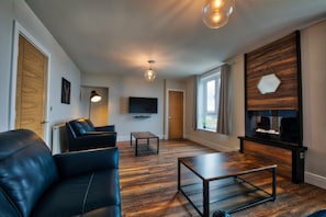 Living Room / Lounge
