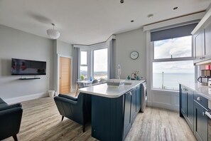 Living Room / Lounge