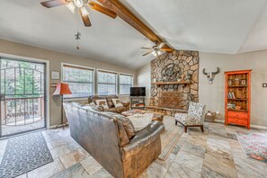 Living Room | Fireplace | Board Games | Free WiFi | 2nd Floor