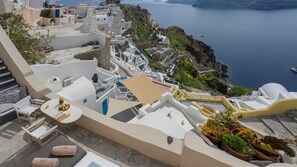 Impressive Santorini Villa | 1  Bedroom | Villa Kohaku | Breathtaking Caldera View and Outdoor Hot Tub | Oia