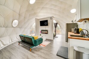 Living Area | Electric Fireplace | Smart TV | Single-Story Property