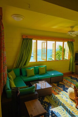 Turtle Point Bequia - 4 B/R Villa w/staff (830)