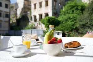 Enjoy sunny breakfasts