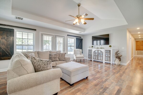 Grove Vacation Rental | 3BR | 2BA | 1,837 Sq Ft | Step-Free Access