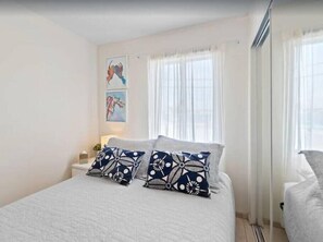 Comfy queen size bed with hotel quietly linens. 
