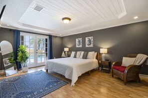 Master bedroom with direct access to the pool

