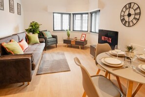 The Open Plan Living Space: you will find this stylish & bright  home the perfect home away from home during your stay.