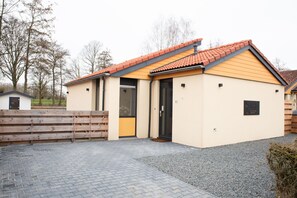 Stugans exteriör [sommar]
