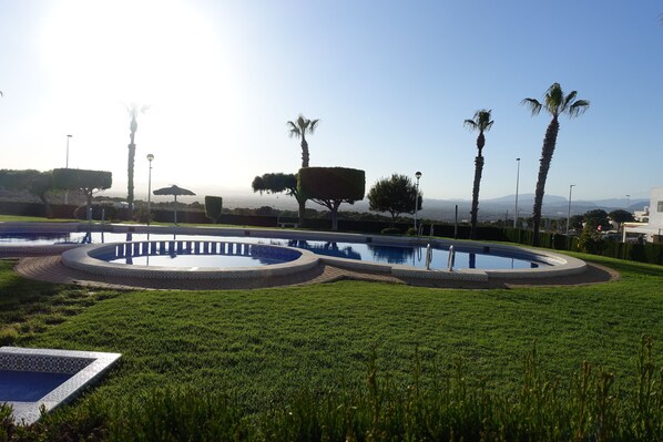 Bottom pool