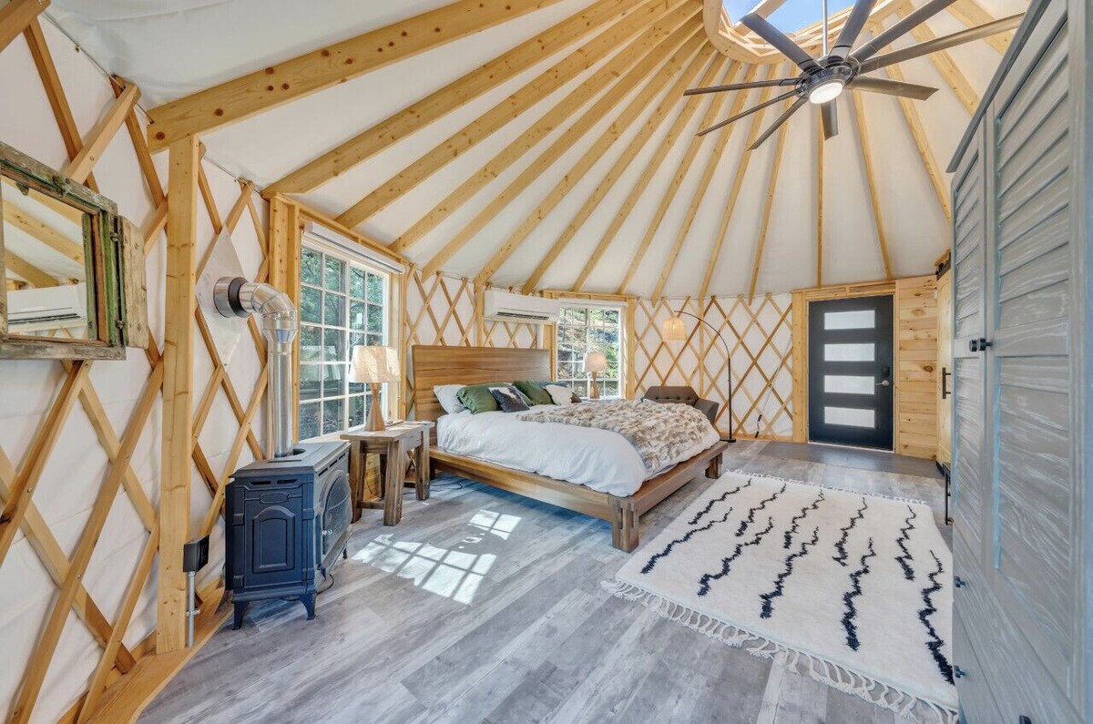 Riverbend Resort~Luxury Yurts~Lake Front~Serene