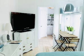 50" Tv - dinner nook and plenty of storage space.