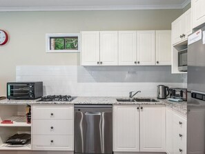Cockatoo Hideaway