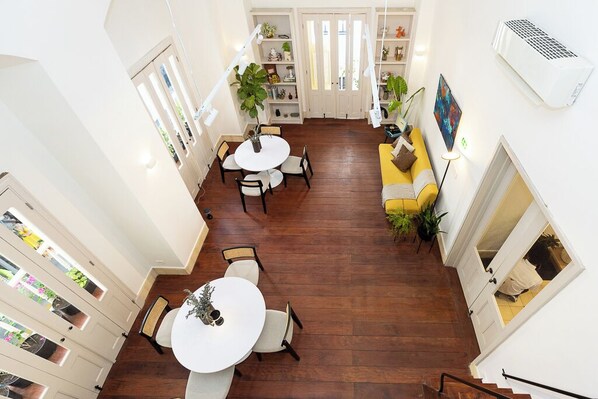 shared dining area / comedor compartido 